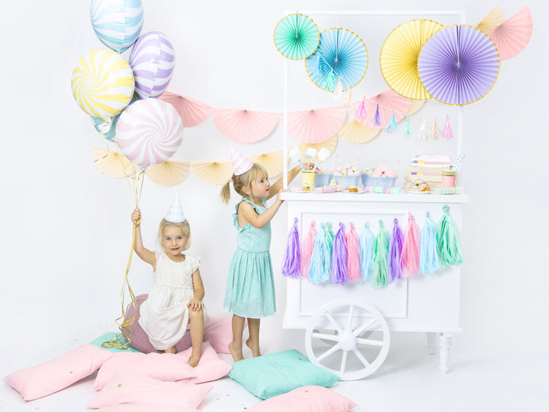 Pastel regnbuefarvet guirlande med kvaster