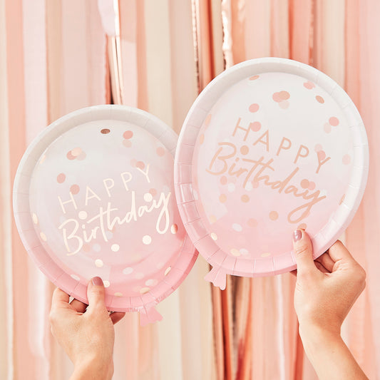 Lyserøde "Happy Birthday" paptallerkner